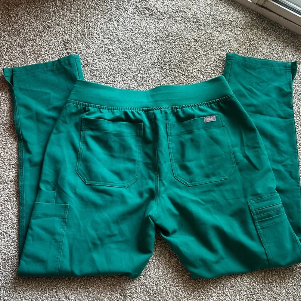 Figs Hunter Green Scrub Pants - Picture 5 of 7